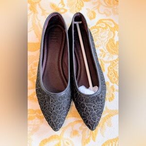 FRYE & CO Black Ballet Flats Calf Hair Pointed Toe Womens 6 M Shoes